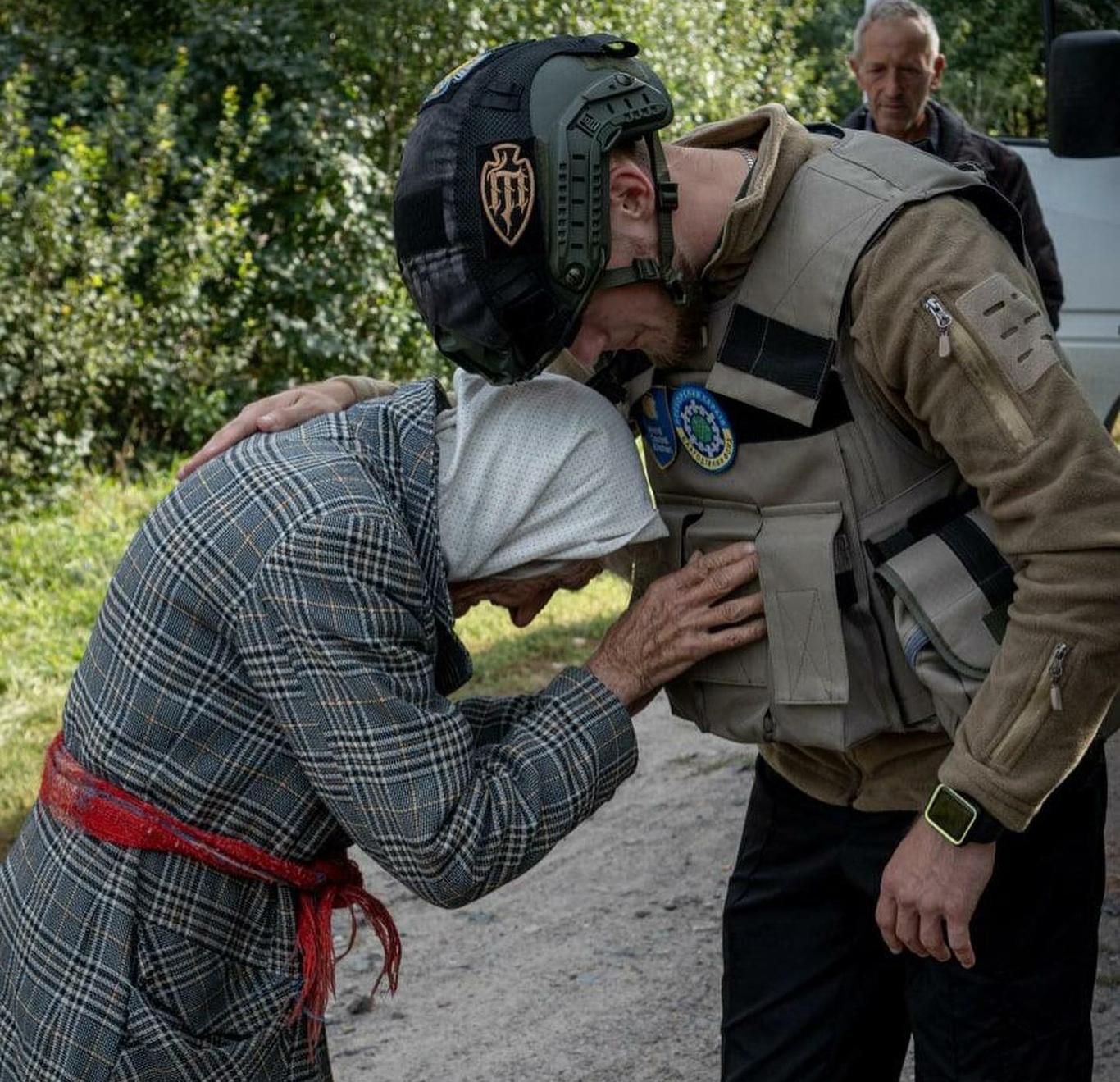 Херсонських пенсіонерів неможливо купити рублями: вони їх беруть, але все одно чекають на ЗСУ — перевізник