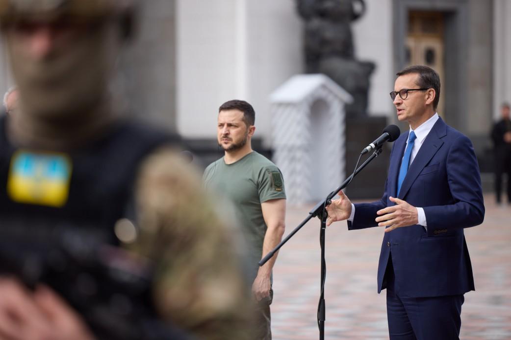 Україна та Польща домовилися збудувати хаб для ремонту військової техніки