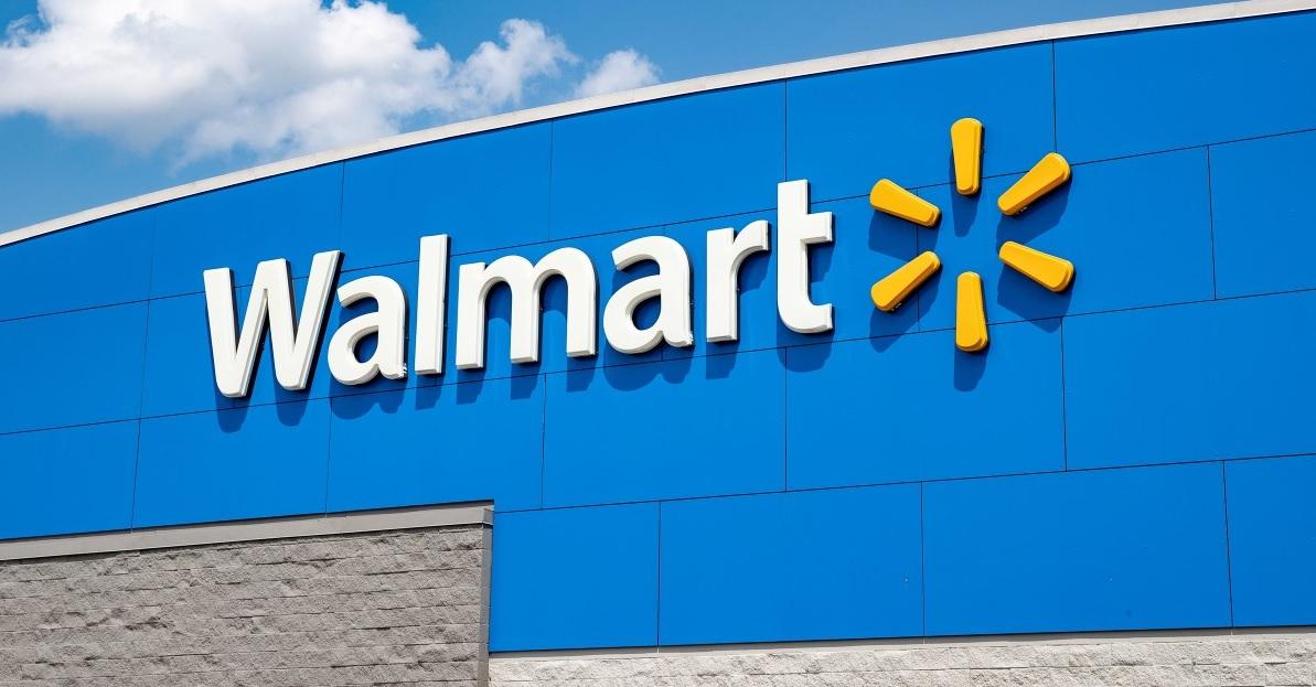 У США чоловік викрав літак і погрожував на ньому врізатися у магазин Walmart