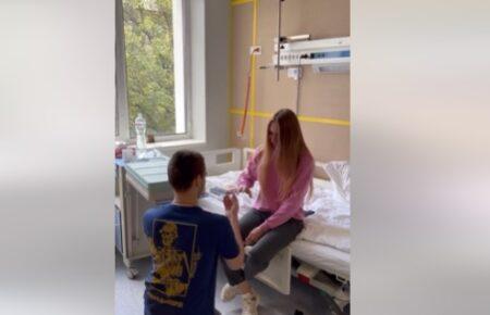 Захисник Маріуполя «Хорус» після звільнення з полону освідчився коханій