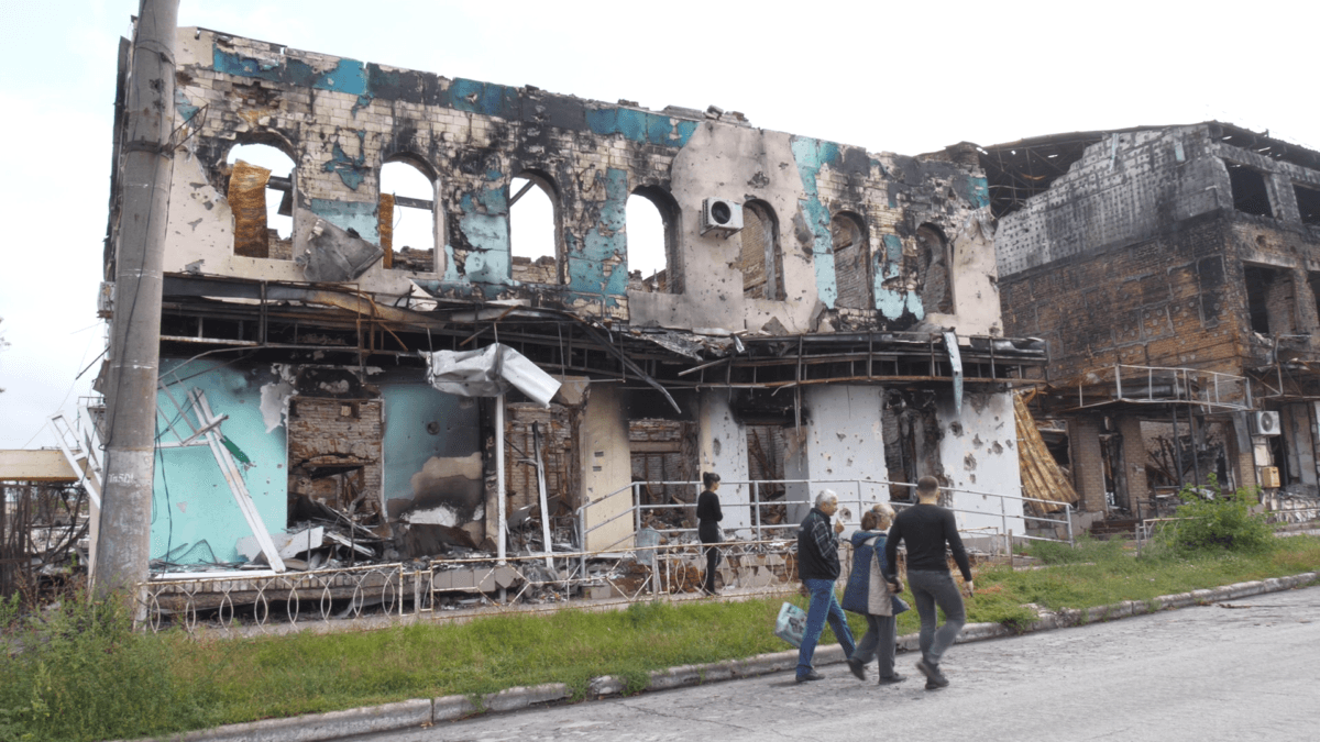 За пів року в окупації у людей з'явився страх опинитися у катівні після стуку у двері — репортаж зі звільненого Ізюма