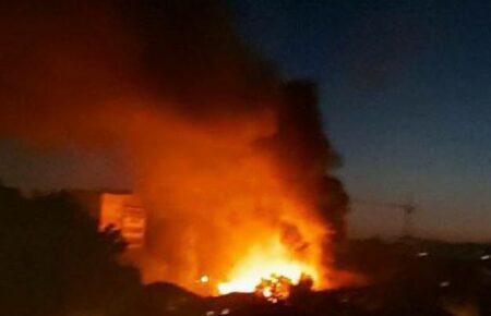 У Херсоні в районі мосту влучання по скупченню техніки окупантів (фото)