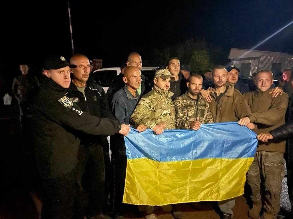 З полону звільнили деяких захисників Маріуполя — серед них «Пташка»