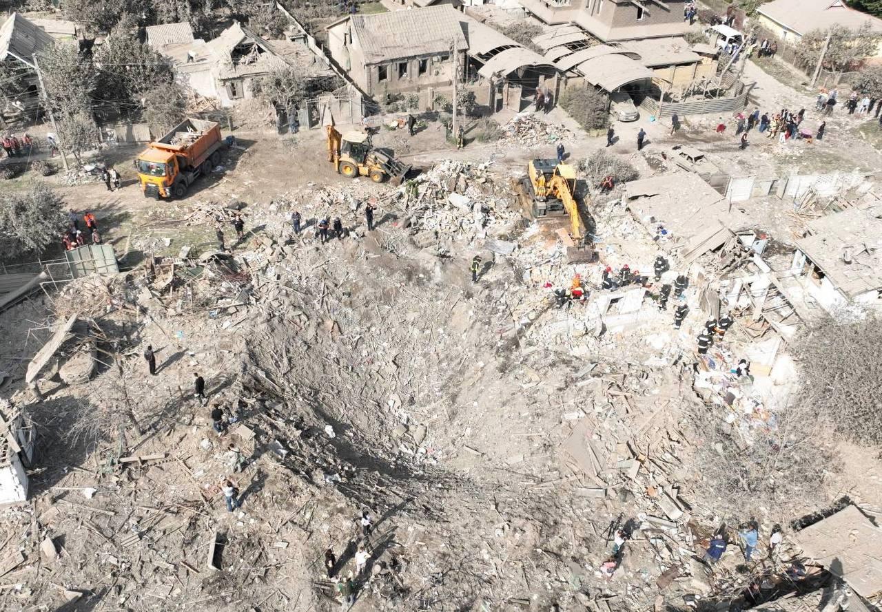 Ракетний удар російської армії по Дніпру: знайшли фрагменти тіла ще однієї дитини