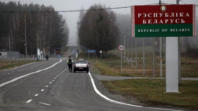 У відповідь на електронну петицію Зеленський доручив Кабміну розглянути питання скасування безвізу з Білоруссю