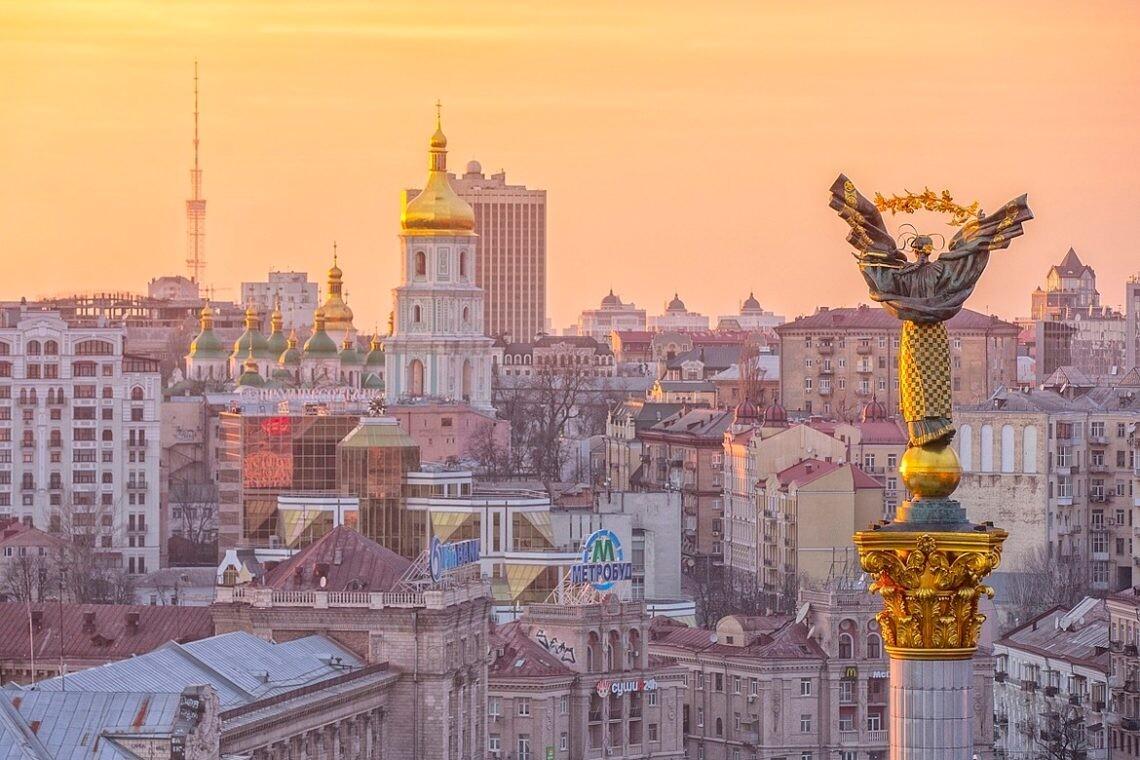 У Києві зранку чути вибухи, окупанти вдарили по об'єктах критичної інфраструктури (оновлюється)