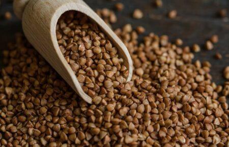 Здешевлення гречки свідчить про те, що крупи вистачить на всіх, дефіциту не буде — економіст