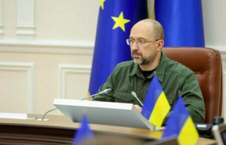 «Потрібно бути готовими до тимчасових перебоїв зі світлом, водопостачанням, зв'язком» — Шмигаль про  ранкові обстріли