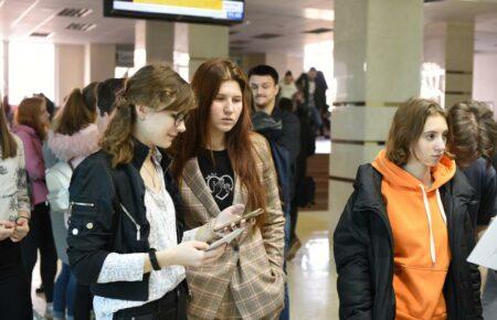 Уряд затвердив порядок зарахування до закладів вищої освіти вступників з окупованих та прилеглих до зони бойових дій регіонів