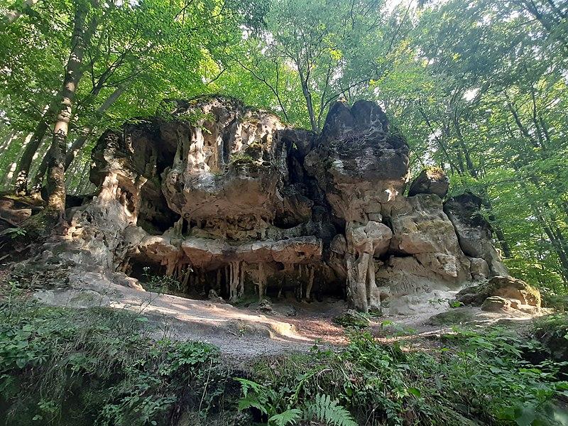 Науковці вперше виявили родинні звʼязки між неандертальцями 