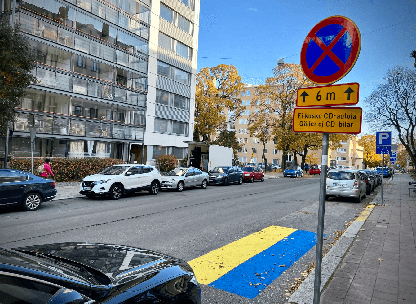 В финском Турку не будут убирать флаг Украины, нарисованный на парковочном месте консула РФ