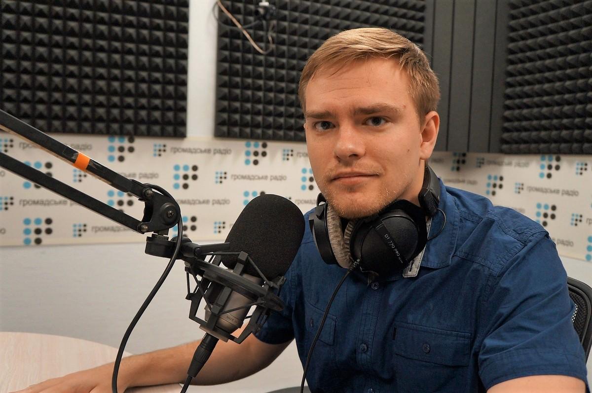 Зараз у нас є завдання очистити тил від маркерів окупації — Андрій Савчук про демонтаж бюста Пушкіна