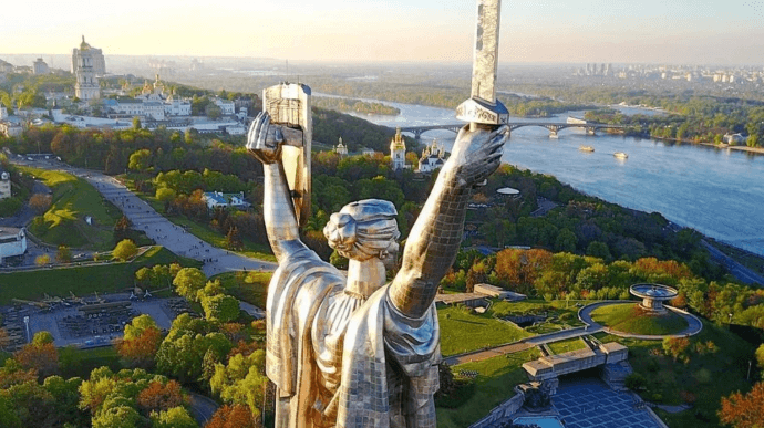 У Києві та Дніпрі пролунали вибухи