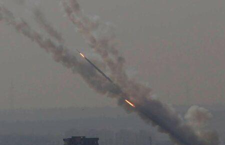 У Запоріжжі лунають вибухи: росіяни атакують місто ракетами