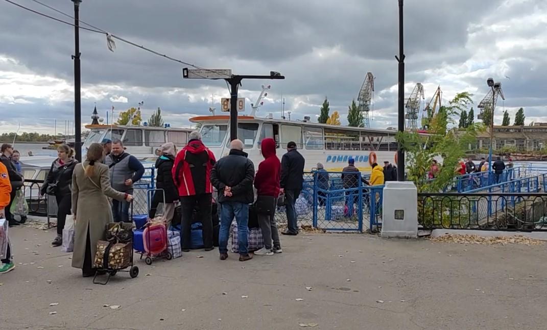 Окупанти наказали жителям Херсона покинути місто і переправитись на лівий берег Дніпра