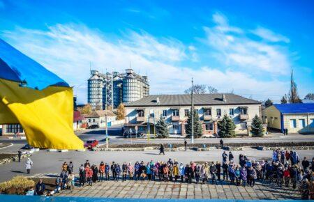 «Сьогодні вони ще потайки слухали «Червону калину», а наступного дня йшли на свята, які влаштовували росіяни» — сватівчанка про життя в окупації