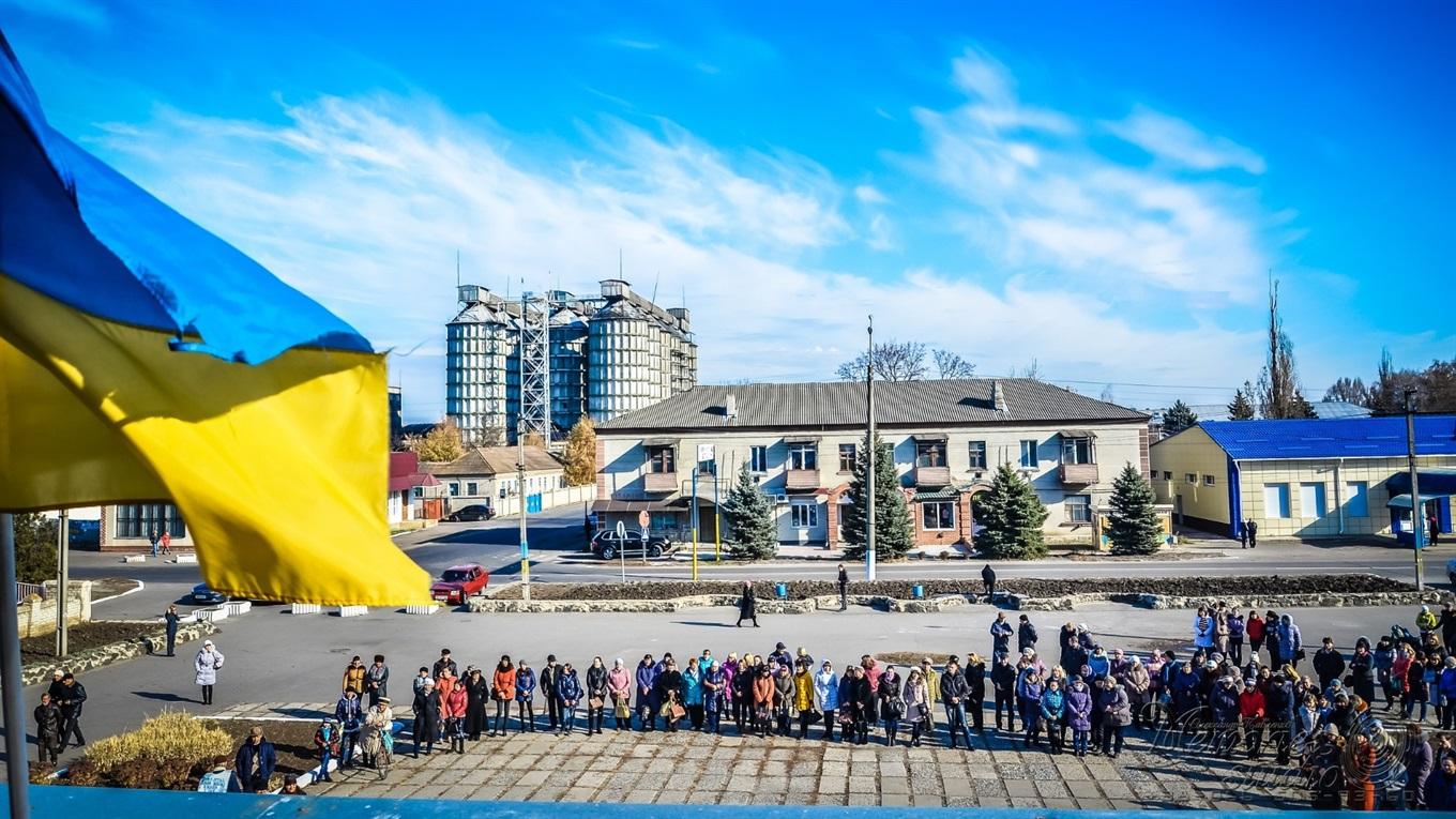 «Сегодня они тайком слушали «Червону калину», а на следующий день шли на праздники, которые устраивали россияне» — сватовчанка о жизни в оккупации