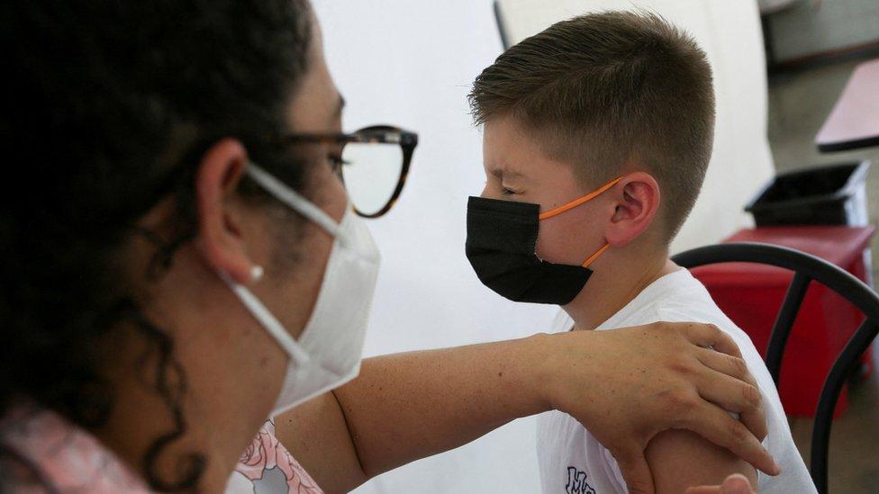 В Украине разрешили делать бустер против COVID-19 детям 12-17 лет