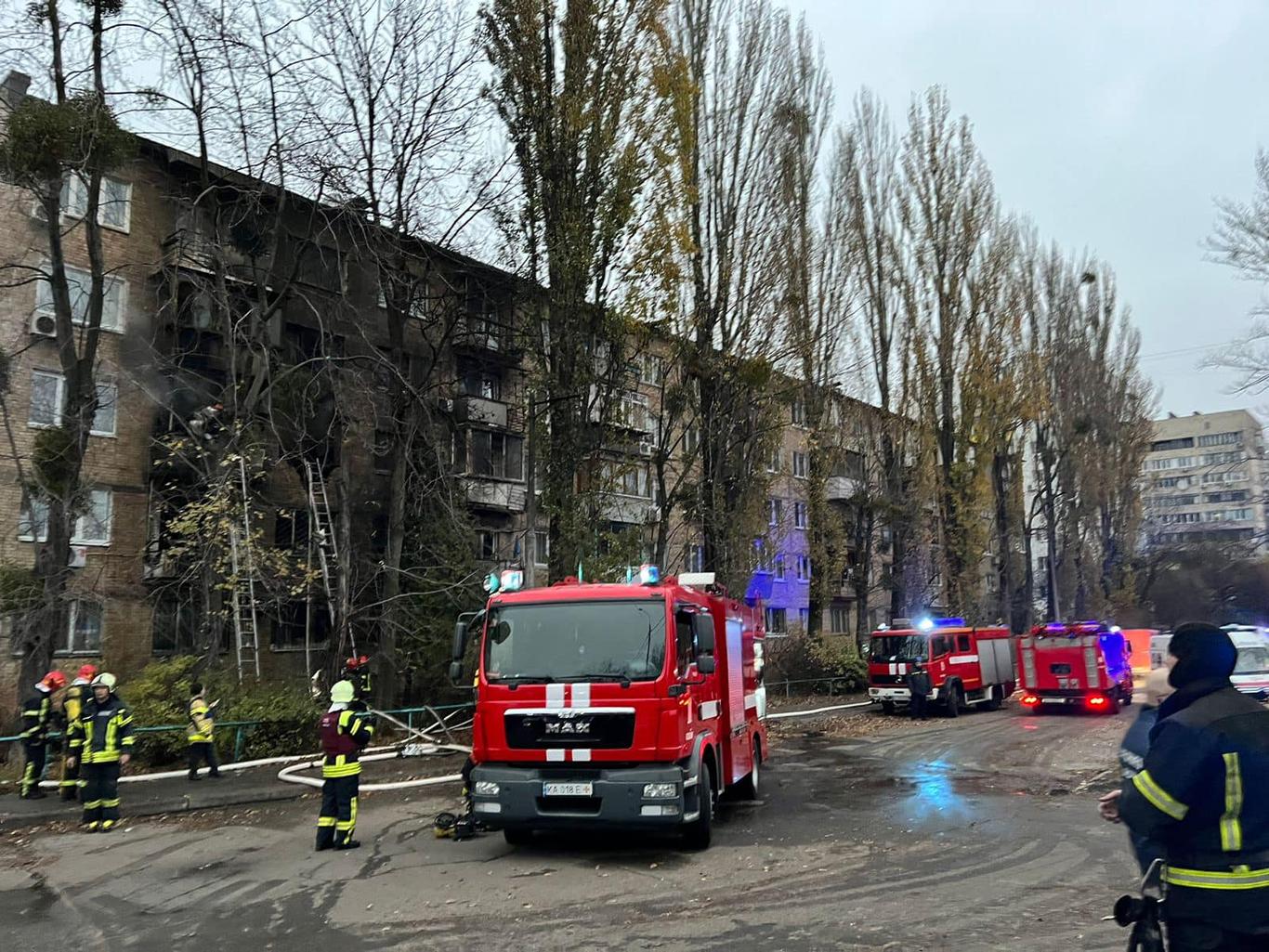 Кличко повідомив про влучання в багатоповерхівку, інформація щодо жертв уточнюється