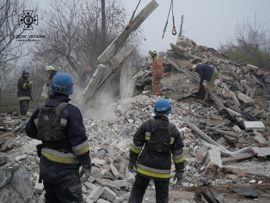 На Запоріжжі під завалами будинку знайшли тіла шістьох загиблих