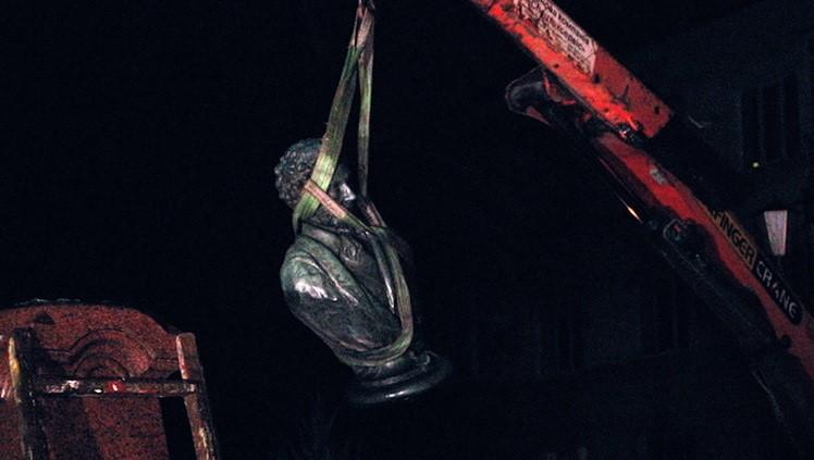 В Житомире демонтировали бюст Пушкину (ФОТО)