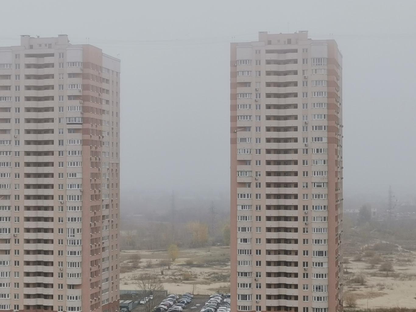 Київ зранку знову накрив густий туман: він протримається до кінця доби