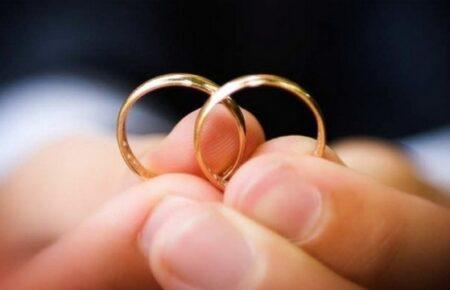 «Вместо очередей и горы документов»: на портале Дия начинают тестировать подачу заявления на брак