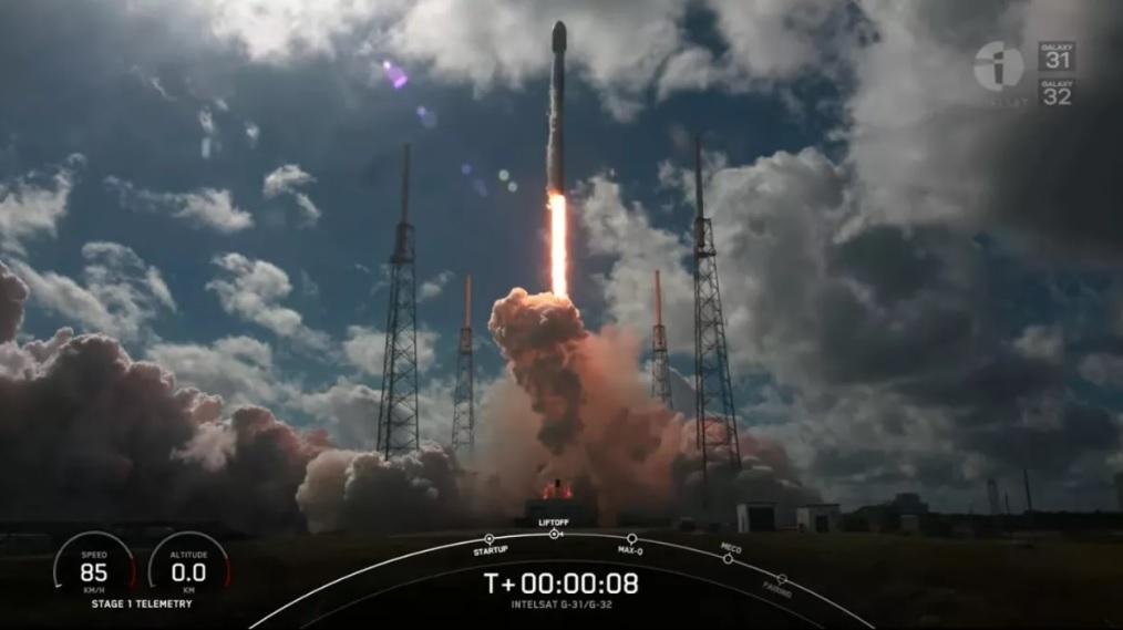 SpaceX запустила у космос два телекомунікаційні супутники