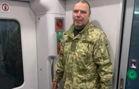 Військового, який повертався з фронту, на сім годин вигнали в тамбур через «поганий запах»