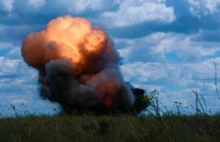 На Запоріжжі підірвали ворожий склад боєприпасів — вибухи лунали кілька годин