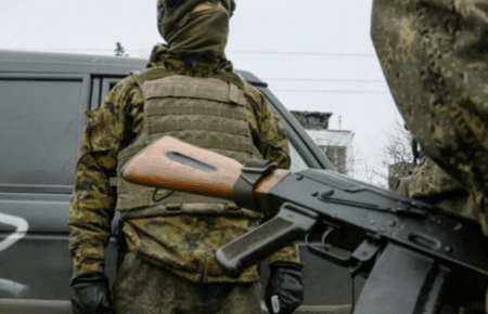 Окупанти в Луганську використовують поліклініку як казарму