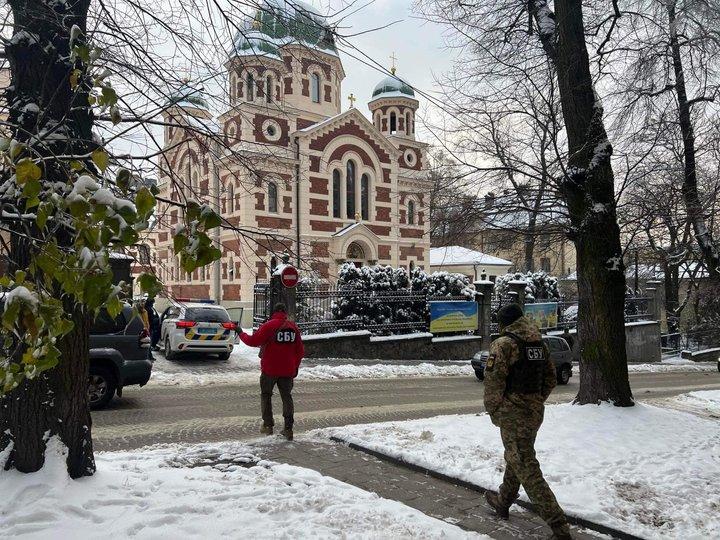 СБУ проводит обыски в храмах УПЦ МП во Львове (ФОТО)