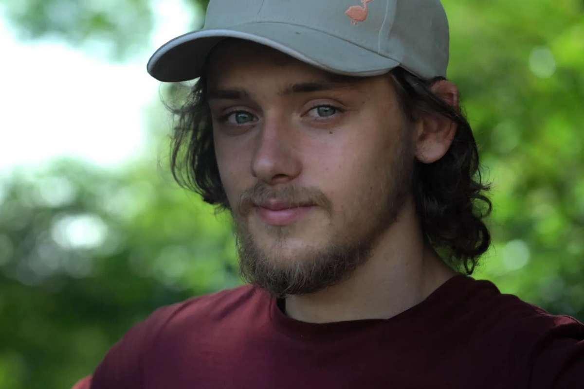 Человек, лечащий деревья: близкие погибшего воина создали стипендиальный фонд в его память