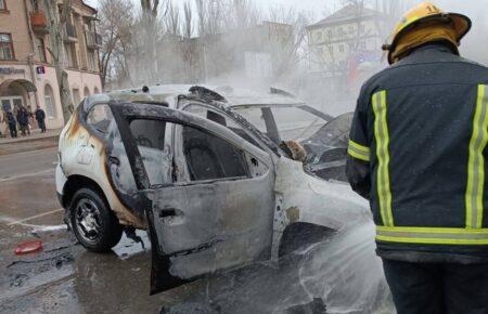 У Мелітополі вибухнула та згоріла автівка окупантів — мер (ФОТО)