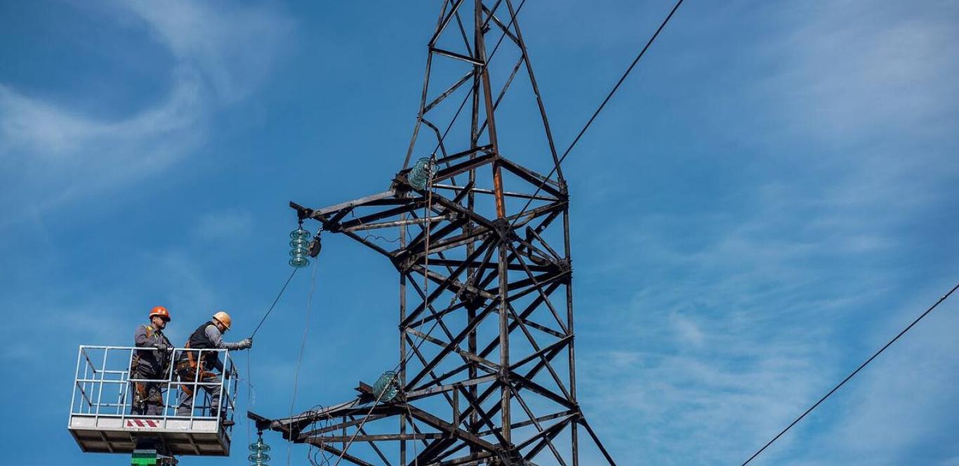 Російські окупанти двічі обстріляли об’єкт ДТЕК: його відключили від енергосистеми