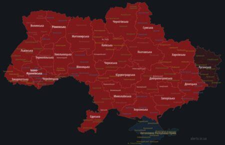 Російські ракети летять в Україну, повідомляють про роботу ППО