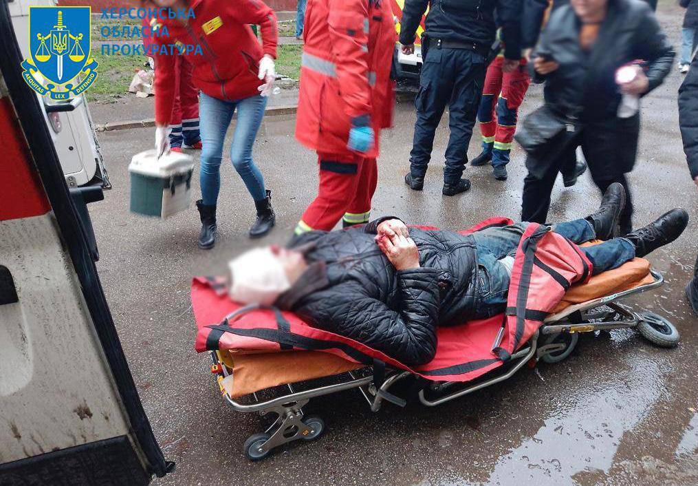 Росіяни обстріляли Херсон та передмістя, загинула жінка