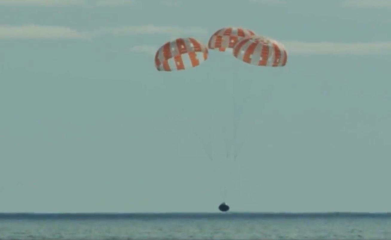 Космічний корабель Orion повернувся на Землю після польоту на Місяць