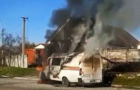 Під Херсоном російські окупанти обстріляли машину ремонтної бригади