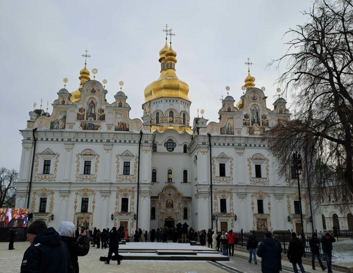 Предстоятель ПЦУ Епіфаній звершує різдвяне богослужіння в Успенському соборі Лаври (ВІДЕО)