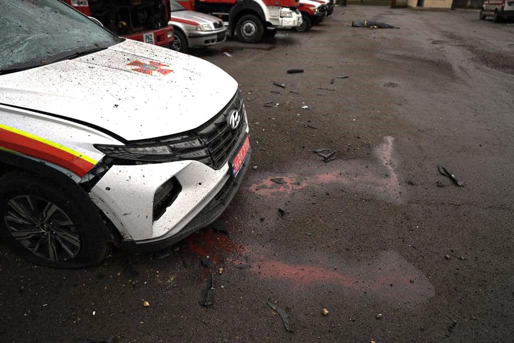 Росіяни обстріляли пожежну частину у Херсоні: є загиблий та поранені