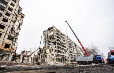 З-під завалів будинку у Дніпрі зранку дістали тіло загиблої дитини, мер повідомив про 44 загиблих (оновлено)