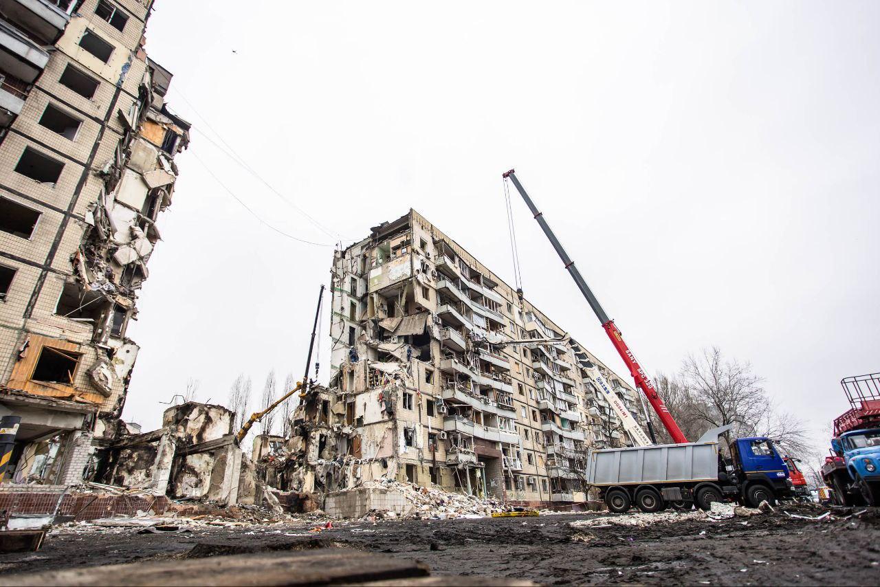 З-під завалів будинку у Дніпрі зранку дістали тіло загиблої дитини, мер повідомив про 44 загиблих (оновлено)