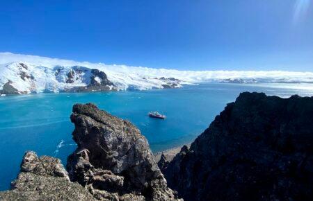 Криголам «Ноосфера» прибув на станцію «Академік Вернадський»