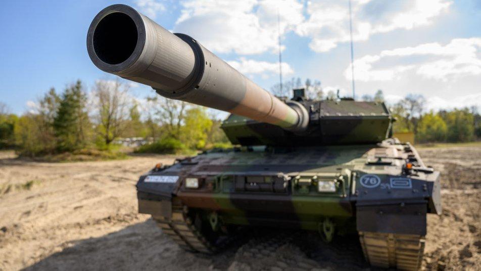 Німеччина передасть Україні 14 танків Leopard 2