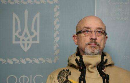 Показово, що Резніков відреагував, отже він розуміє можливі репутаційні втрати — політолог про скандал із закупівлями для ЗСУ