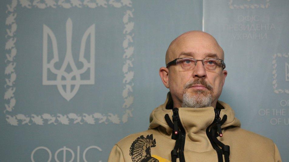 Показово, що Резніков відреагував, отже він розуміє можливі репутаційні втрати — політолог про скандал із закупівлями для ЗСУ