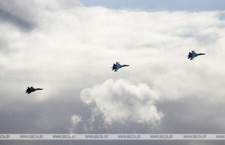 Російські винищувачі та гелікоптери масово вилетіли з Білорусі