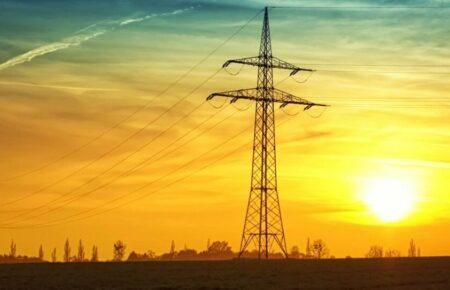«Укренерго» закликає економити електрику через зростання навантаження на систему