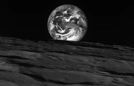 На Землю вперше доставили зразки зі зворотного боку Місяця